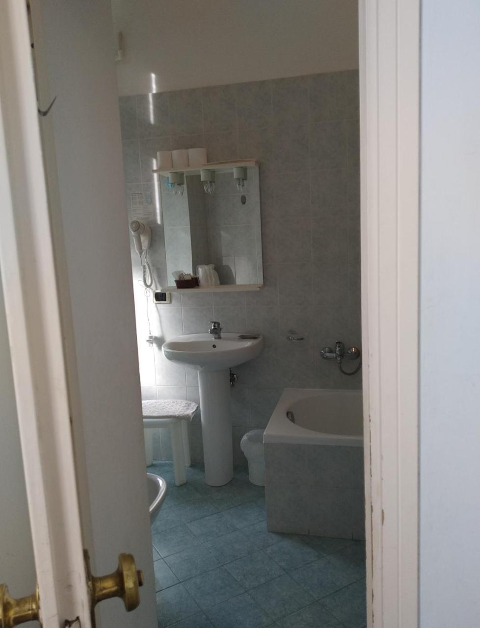 Hotel Lucciola Bordighera Kültér fotó