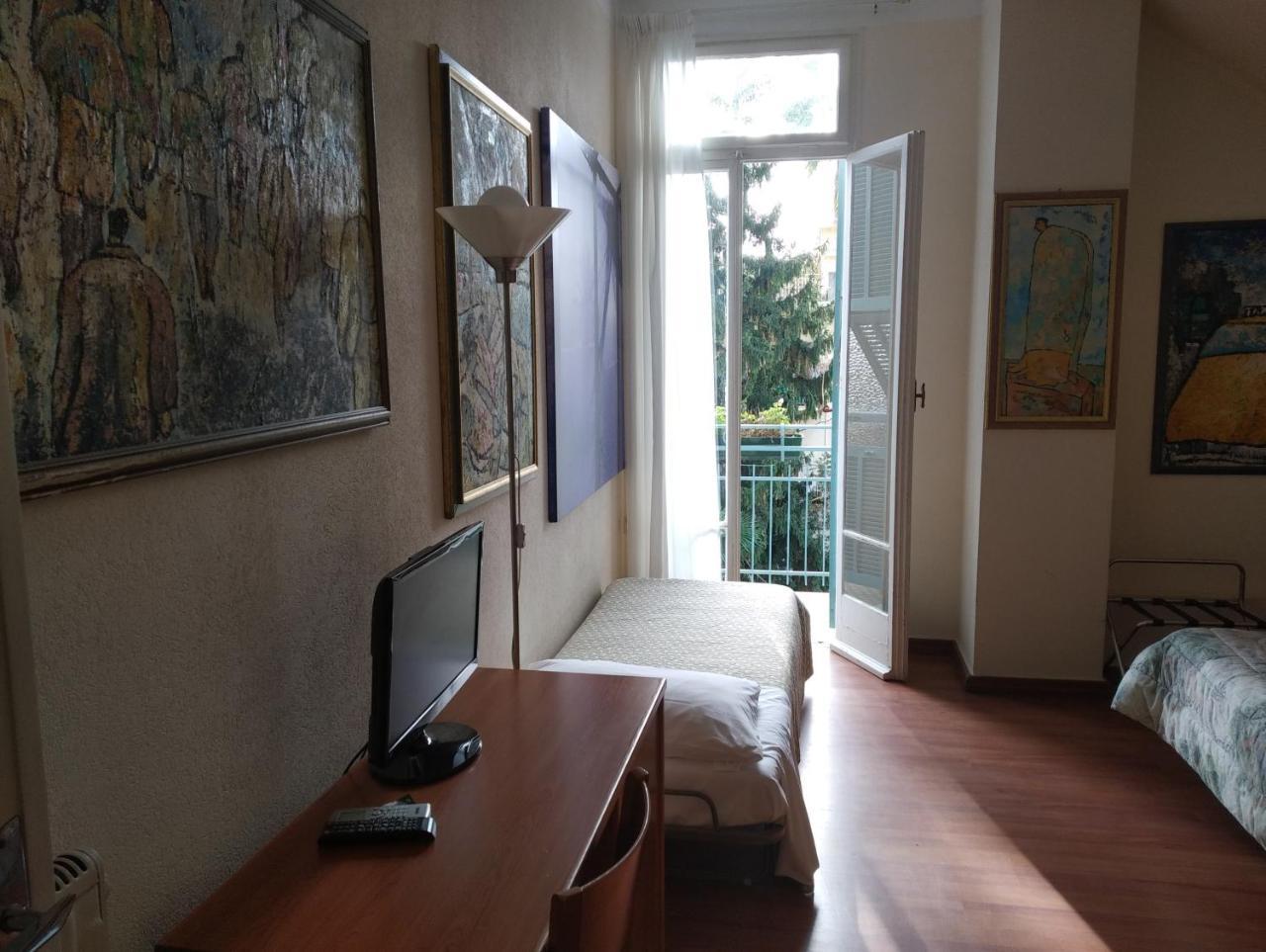 Hotel Lucciola Bordighera Kültér fotó
