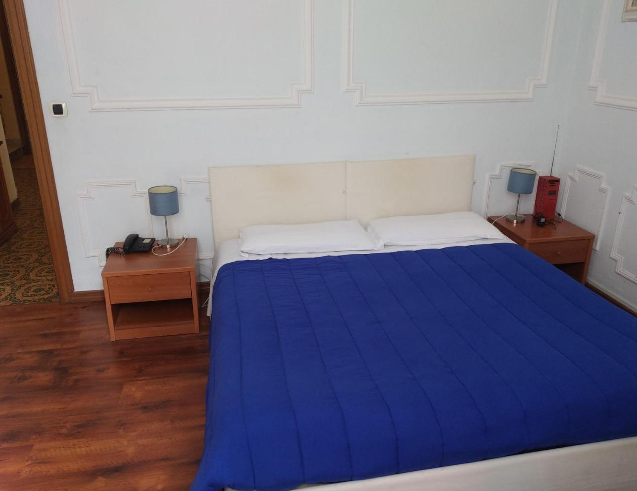 Hotel Lucciola Bordighera Kültér fotó
