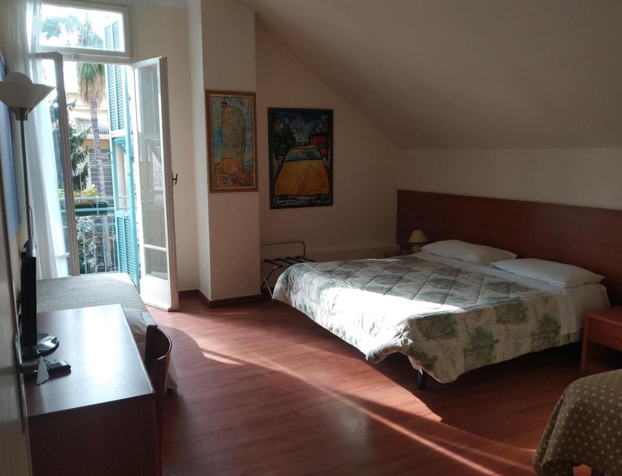 Hotel Lucciola Bordighera Kültér fotó