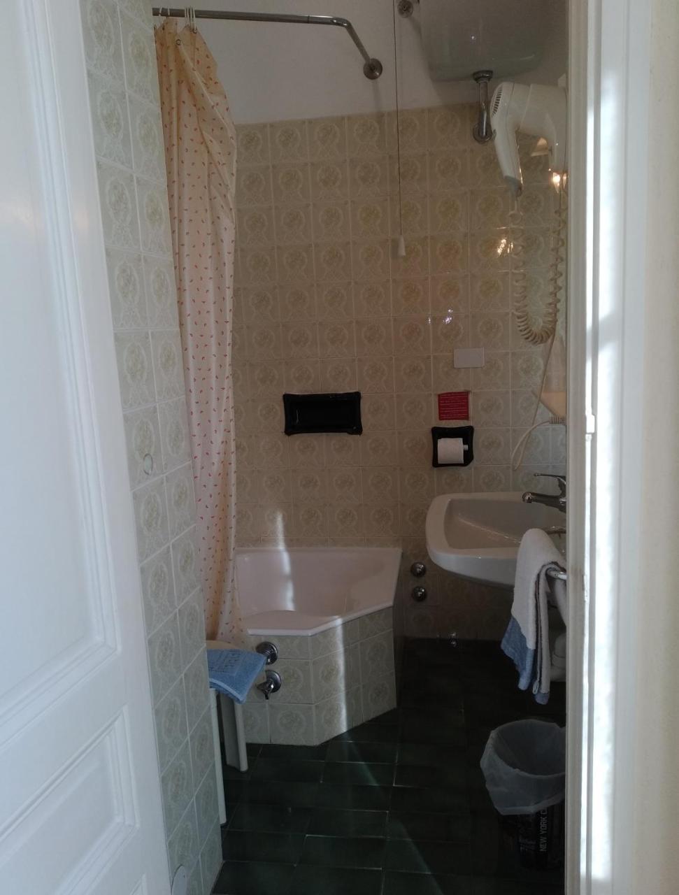 Hotel Lucciola Bordighera Kültér fotó