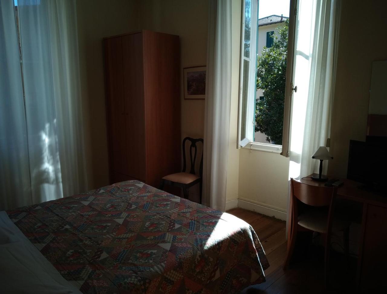 Hotel Lucciola Bordighera Kültér fotó