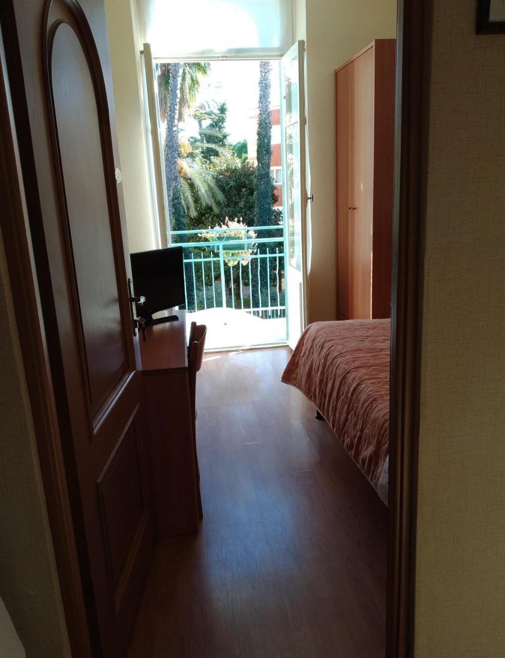 Hotel Lucciola Bordighera Kültér fotó